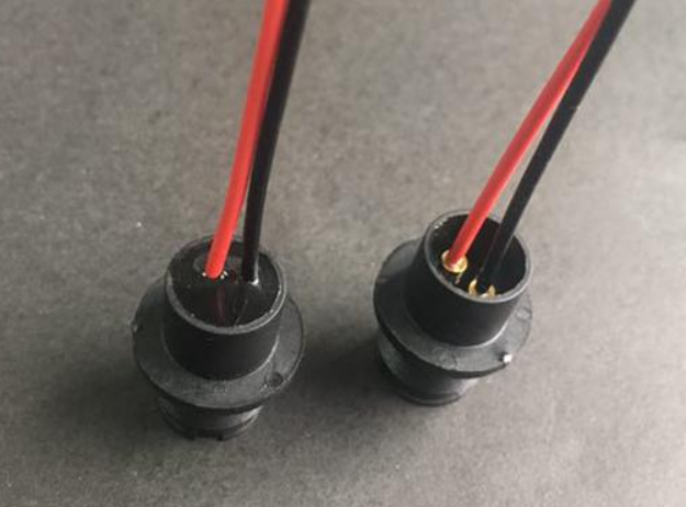 接线端子覆胶